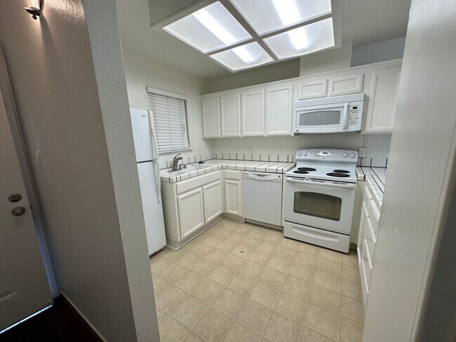Photo - Perfect blend of convenience and comfort 2/2 San Mateo Unit 8