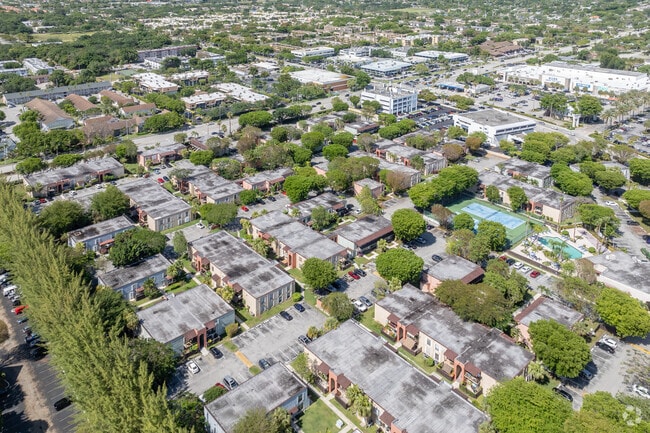 10748-10804 N Kendall Dr. - Contexto - Spanish Trace Condominiums