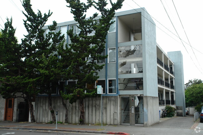 Building Photo - 2828 College Ave Rental