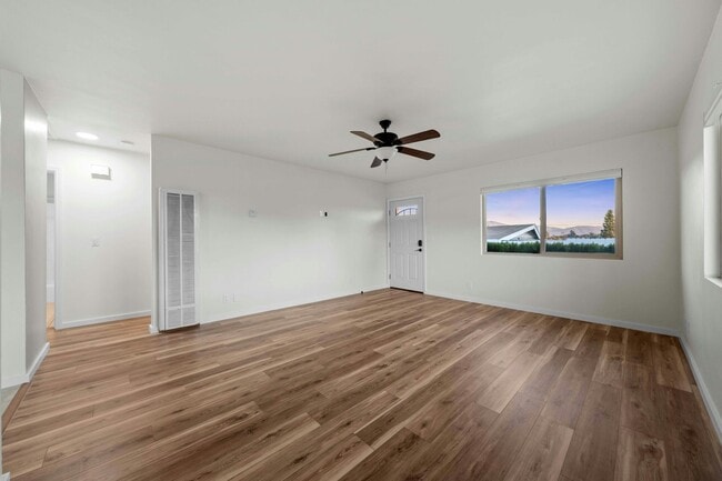 Photo - 2039-41 Bonita St