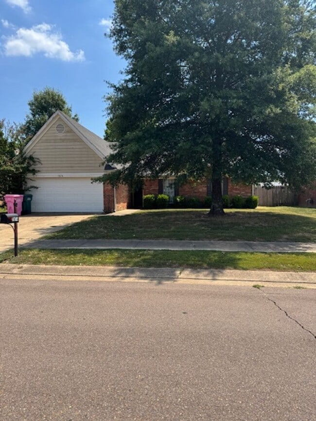 Building Photo - Renovated 3 Bedroom 2 Bath Home for Rent w...