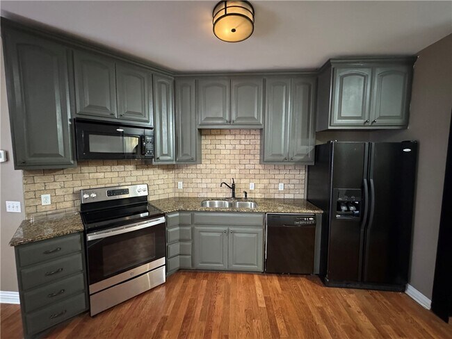 Photo - 21 E Center St