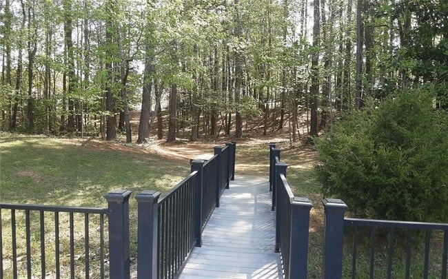 Photo - 132 Lakeshore Pkwy