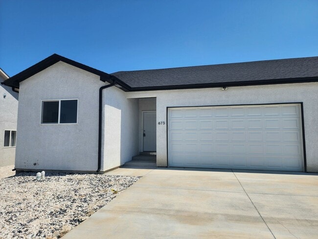 Building Photo - 673 E Laporte Dr Unit 673 E La Porte Rental
