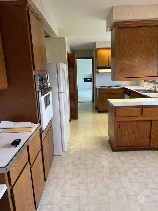 Photo - 851 Helston Rd