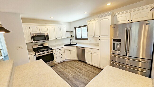 Photo - Beautiful 3 Bed, 2 Bath with a Bonus Room and Large Yard!