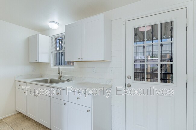 Photo - 4235 E Lee St