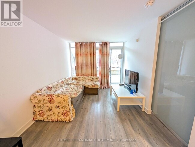 Photo - 705-4k Spadina Ave. Unit 225