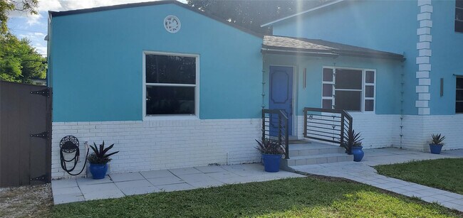 Photo - 1548 SW 28th Ave