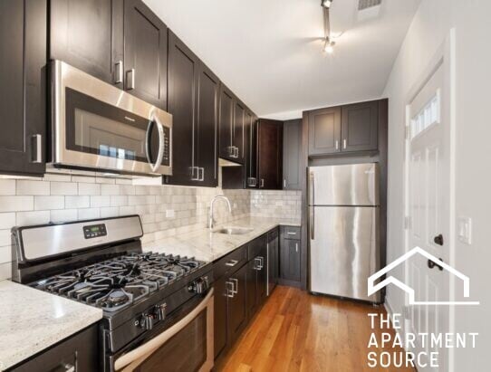 Building Photo - 2207 W Eastwood Ave Unit 1