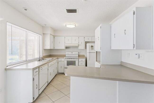 Photo - 4456 Great Lakes Dr N