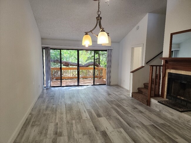 Photo - 627 Glendevon Dr