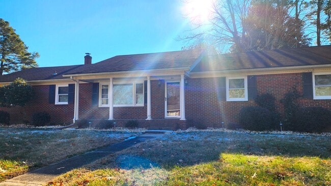 Photo - 305 Woodbridge Dr