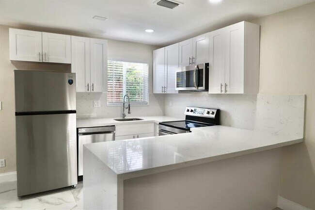 Building Photo - 110 SW 20th Ave Rental