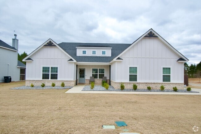 Building Photo - Stunning 4-Bedroom Home with Spacious Yard...