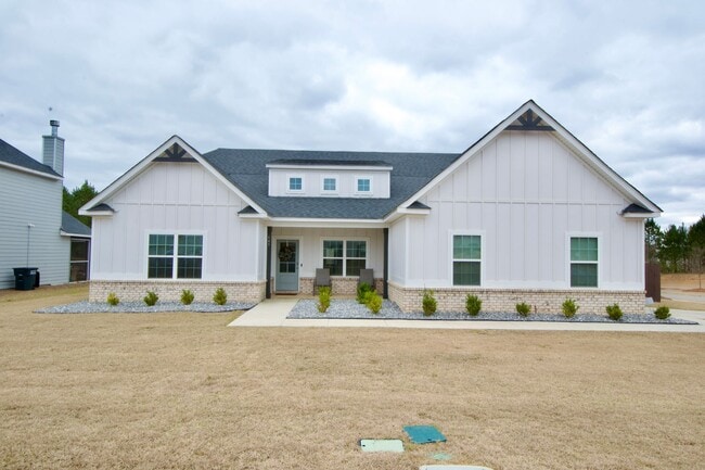 Stunning 4-Bedroom Home with Spacious Yard... - Stunning 4-Bedroom Home with Spacious Yard...