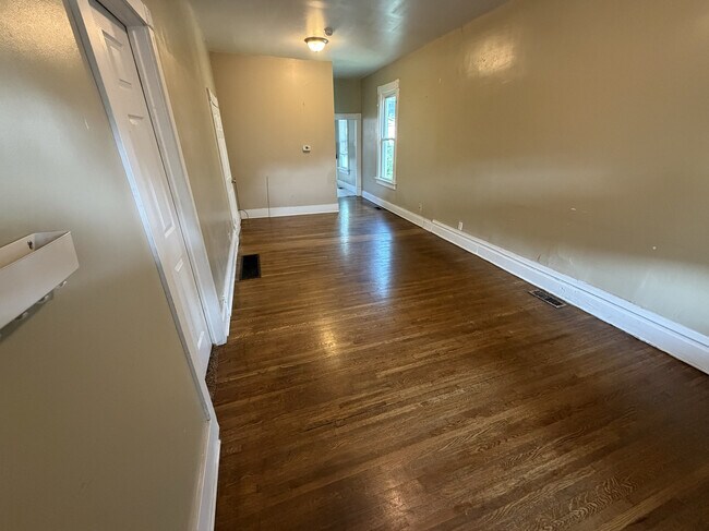 Photo - 1490 Indianola Ave