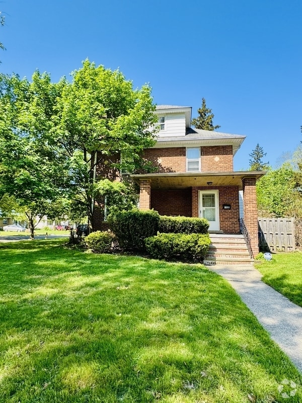 Building Photo - 1508 Parkhill Rd Rental