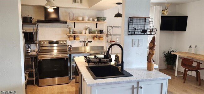 1075 Foxfire Ln Unit 201
