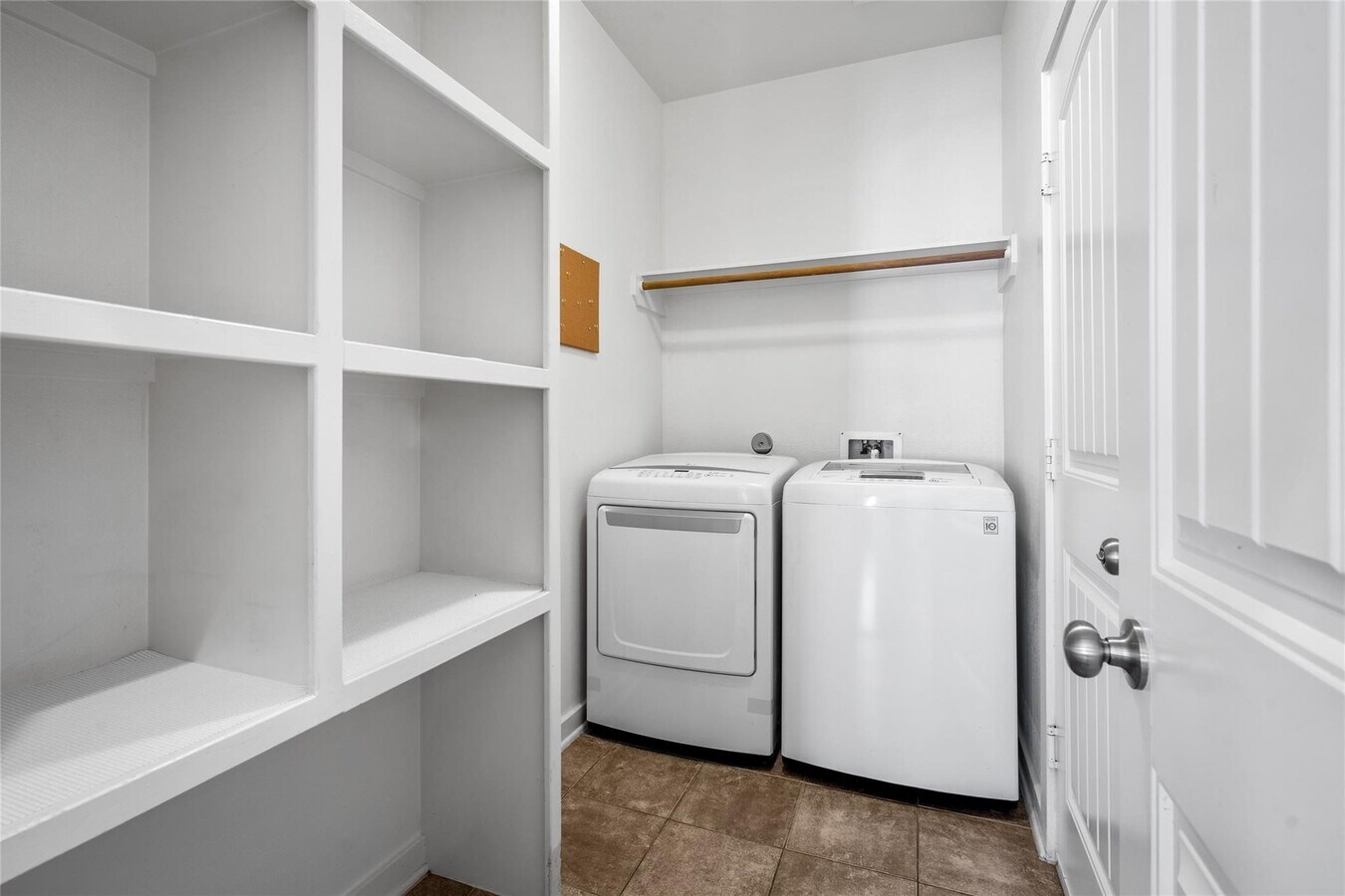 Photo - 6039 Yale St