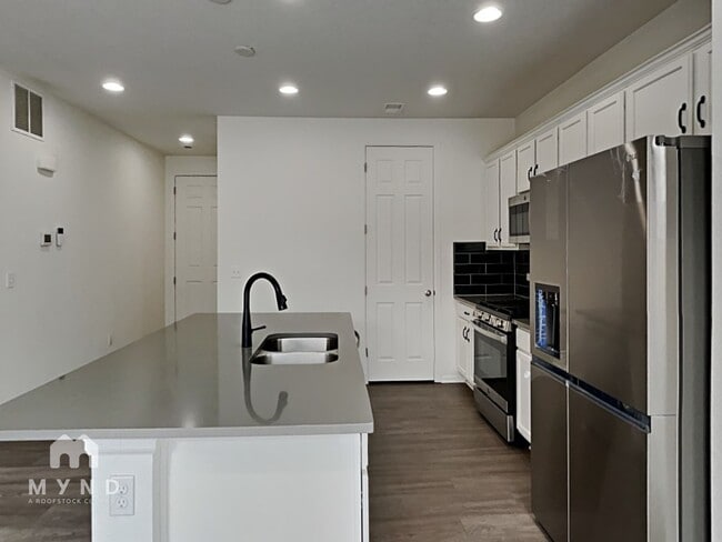 Photo - 9732 Truckee St