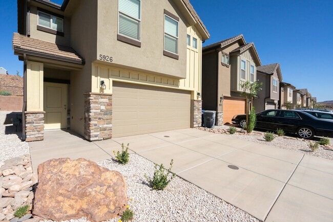Building Photo - Modern 4-Bed Stand-Alone Home with Fenced Patio