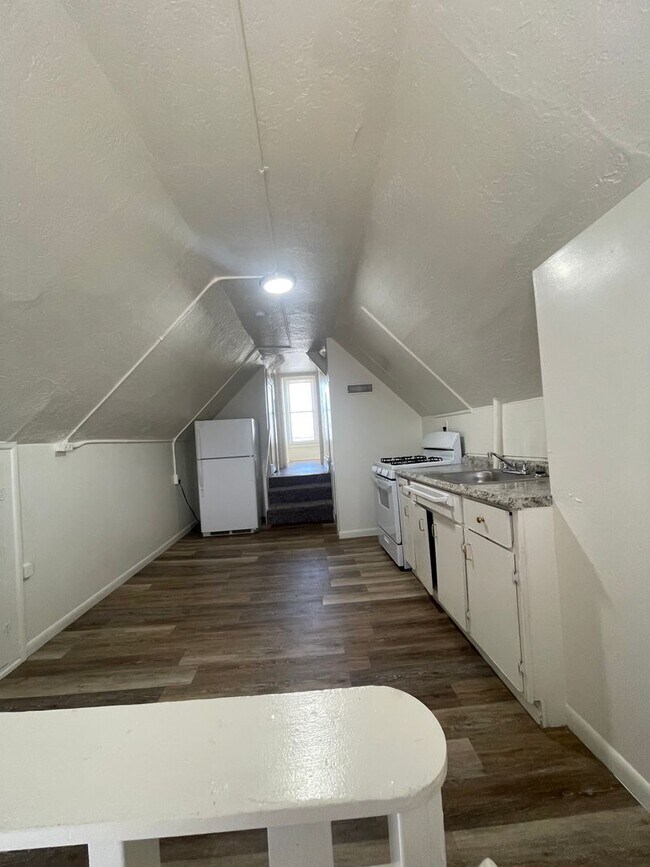 Photo - FI228 Unit C