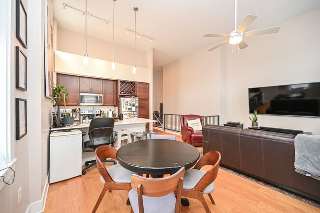 Photo - 433 E 13th St Unidad 6