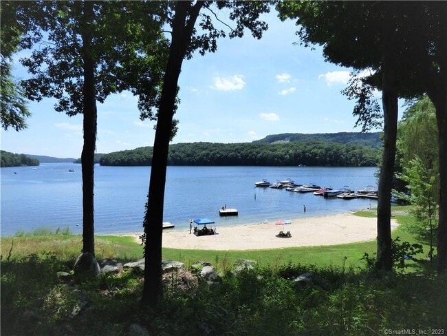 Photo - 5 Candlewood Lake Dr