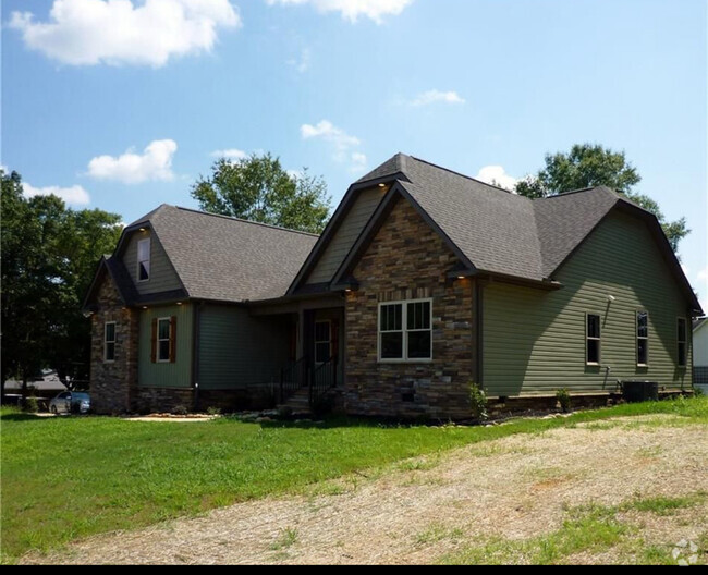 Building Photo - 100 Amberwood Dr Rental