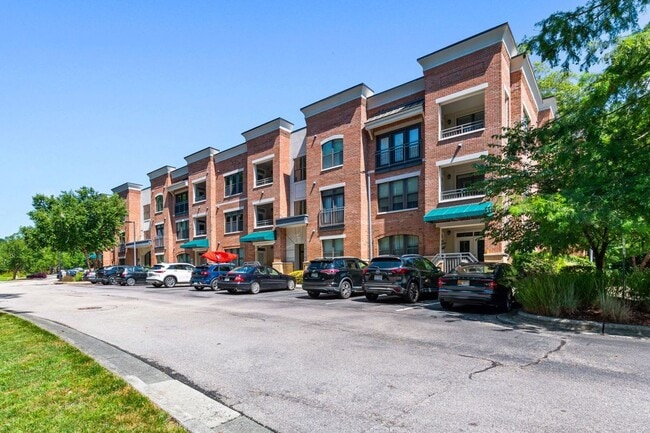 Photo - AVAILABLE May 1st! Gorgeous 1 bedroom, 1 bath condo in The Landing at Southpoint!!