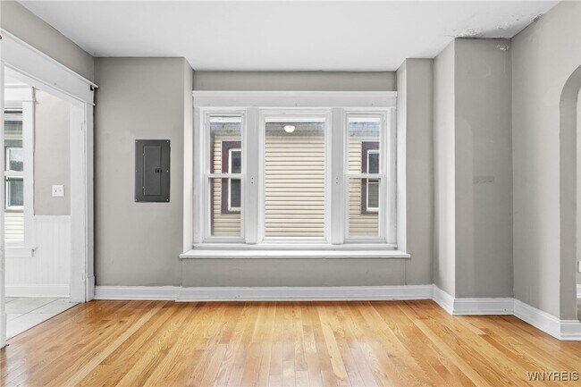 Photo - 2342 Seneca St