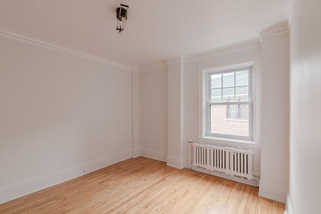 Photo - 1 Av. Rosemount Unit 61