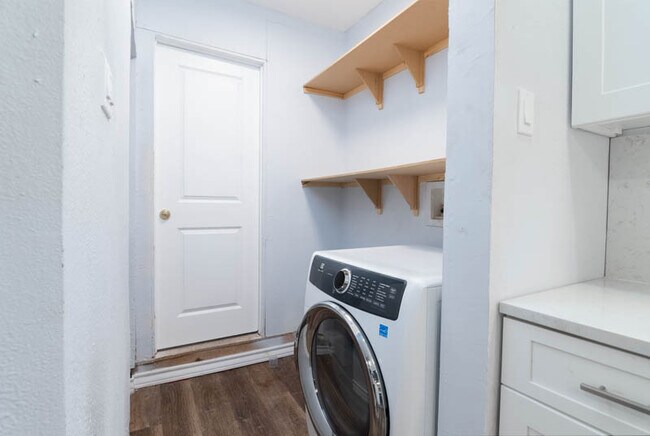 Photo - 560 W Highland Blvd