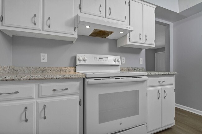 Photo - Walkable Downtown Lexington Living in Shadow Moss | Ground-Floor 2BR Retreat - Water sewer & tras...