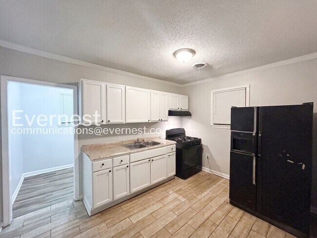 Photo - 362 Hewlett Rd