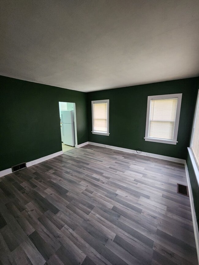 Photo - Charming 2 BR 1 Ba Single Family Residence Near Mall and Restaurants