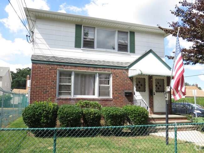 Building Photo - 217 Nassau Blvd S Unit 1st Floor Rental