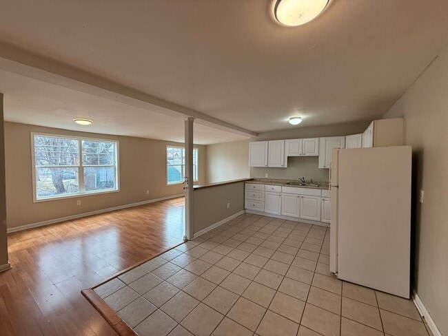 Building Photo - 555-565 N Kent St Unit 201