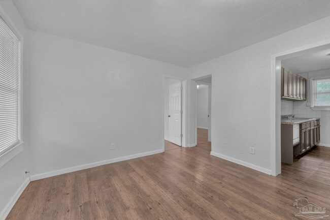 Photo - 2101 W Romana St