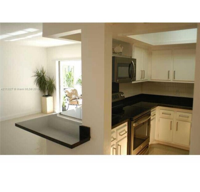 Photo - 2431 SW 82nd Ave Unidad 202