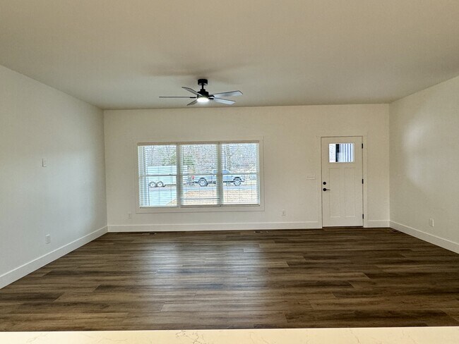 Photo - 311 Country Ln