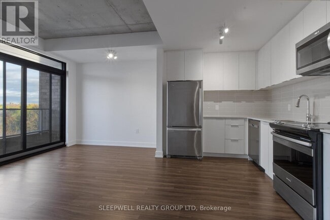 Photo - 1360 Carling Ave