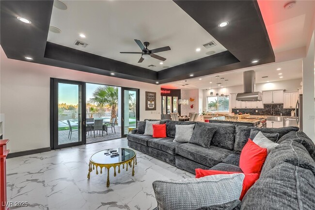 Photo - 282 E Maulding Ave