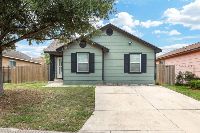 Building Photo - ***MOVE-IN SPECIAL: ONE WEEK FREE***Recently Updated 4-Bedroom Home in Northside ISD