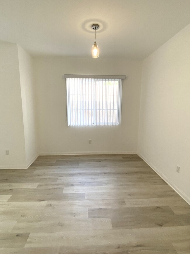 Photo - 9731 Vesper Ave Unit 3