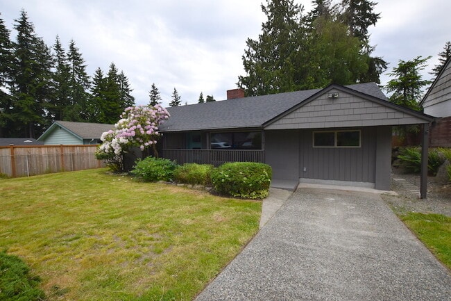 Building Photo - Modern 3 bed/1.75 bath in GREAT Shoreline location!!! AVAILABLE August 1st,2024