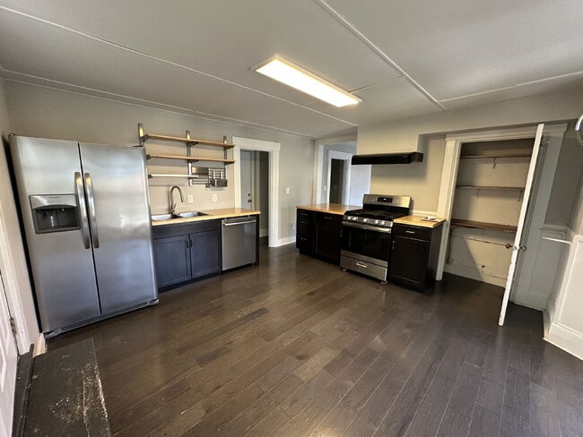 Building Photo - Bright & Spacious 3BR Second-Floor Apartment with 2-Story Living in Rochester!