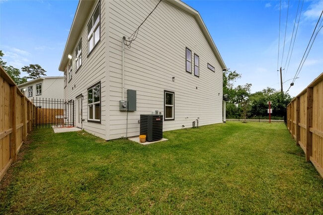 Photo - 7117 Springdale St