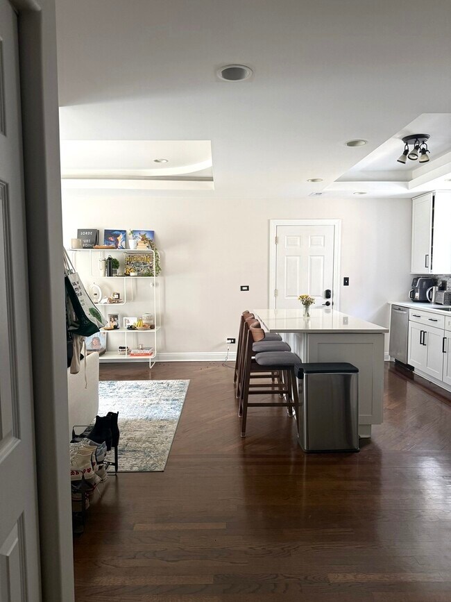 Photo - 526 W Cornelia Ave Unit 1